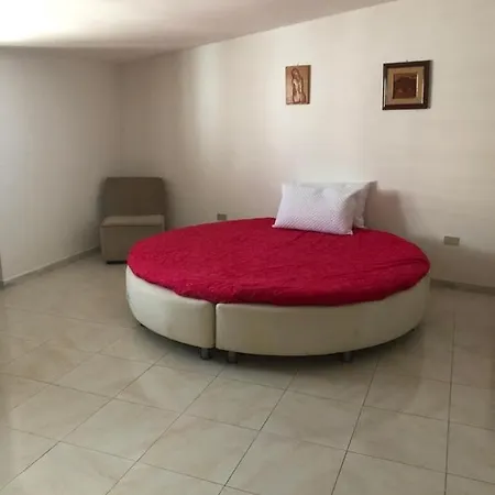 Comodo, Spazioso E Luminoso A Apartment
